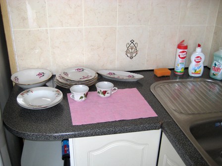 посуда, моющие и чистящие средства на кухне - это "все включено"